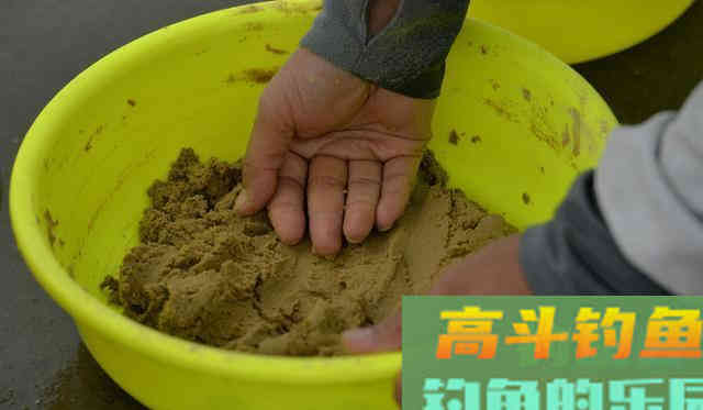 秋末钓鱼，饵料用腥还是用香？选错又是浪费时间去喂鱼