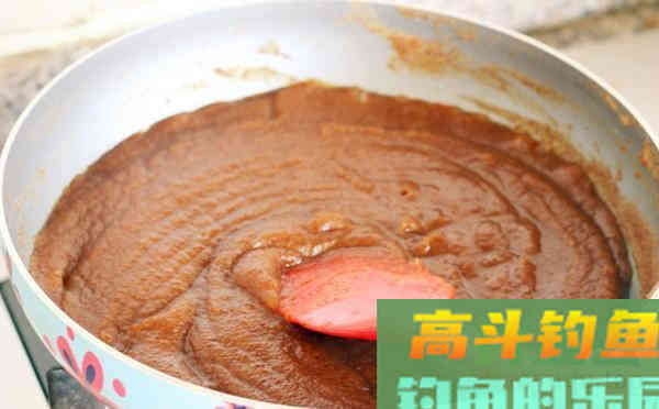 自制钓鱼小药，要多上鱼，不妨加一点