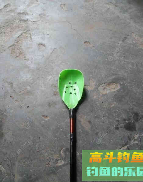 打窝勺怎么用才能又准又稳？打窝勺的使用技巧