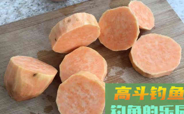 鲫鱼鲤鱼草鱼都爱吃的饵料配方，自制简单成本低