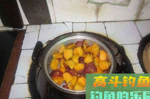 钓草鱼或鲤鱼时，可以供南方钓友选用的特效窝饵