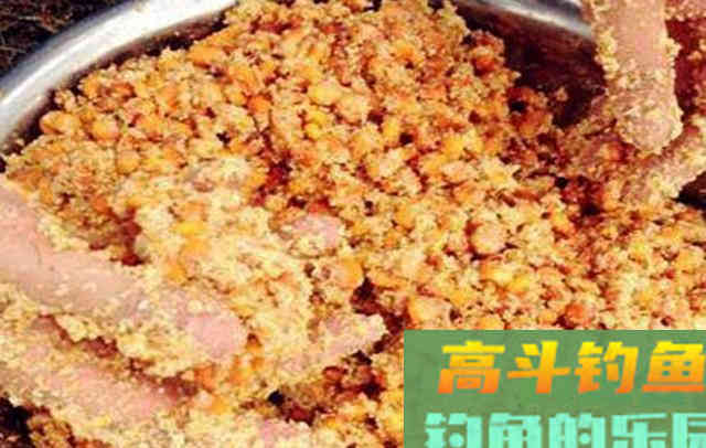 担心窝料入水诱鱼慢，用好这几个技巧让你没烦恼