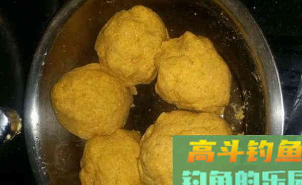 秋常用这些自制饵料配方，帮你轻松钓到大草鱼