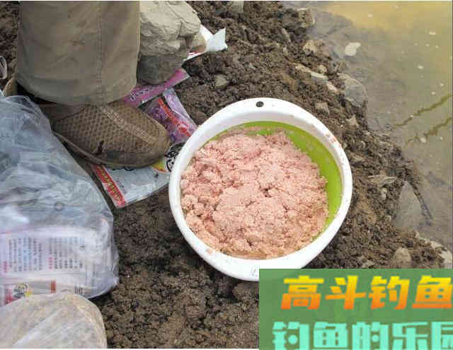 饵料中的油脂，不起眼，但这才是诱鱼开口的主因之一