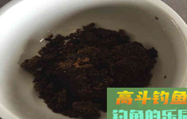 夏季钓鱼，用自制果酸米打窝，效果很好
