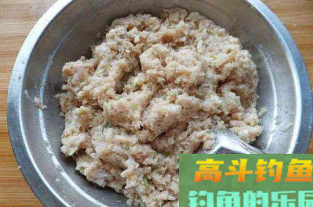 天气变冷后,馒头饵如何添加辅料来野钓鲫鱼的一些方法 天气变冷后,馒头饵如何添加辅料来野钓鲫鱼的一些方法