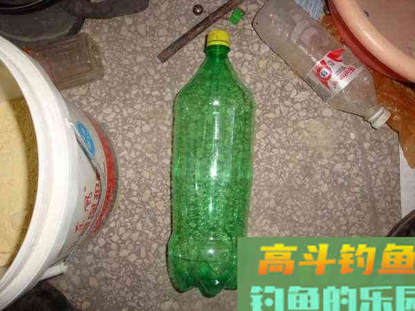 用自制饵料钓鲢鳙，这鱼一来一群，钓不散