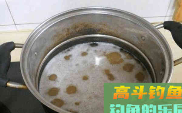 夏季的两个绝杀鲫鱼饵料配方，使用不怕闹小鱼