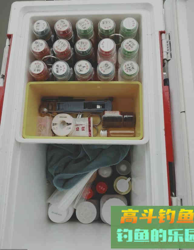 红虫和虾饵都不能用小药？别信，事实饵料均需添加剂