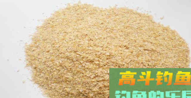 农村二哥用火腿做饵料钓鱼，实战钓鱼收获还不错