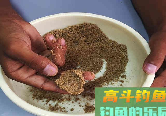 钓鱼散炮饵料配方揭秘，自制简单成本低，附制作过程