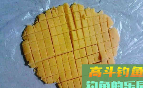 秋季钓鱼，用这些自制饵料，钓大鱼事半功倍