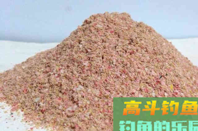 刚一试用这鲢鳙饵，就连鲫鲤鱼都不想钓了
