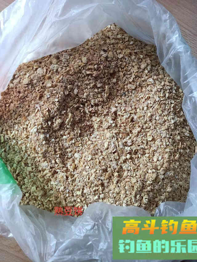 辽河海竿钓鲤鱼多年，玉米面最好用，附糟食饵配制步骤