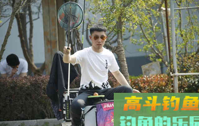 钓鱼如何正确的抽窝？饵料的状态