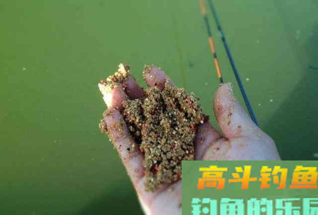 野钓环境中作钓，需要时刻注意的一些打窝技巧