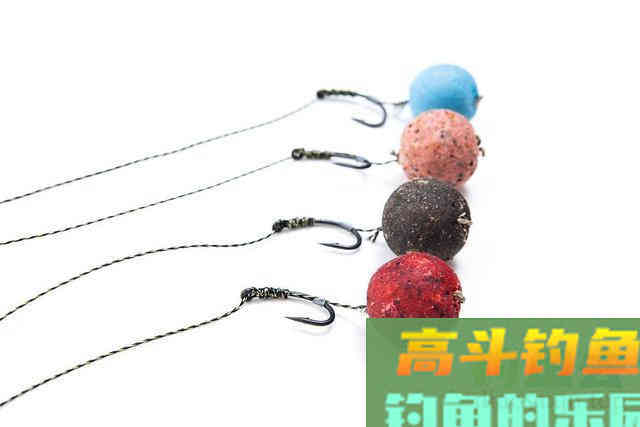 钓鱼露钩尖鱼就不吃饵？别乱想，鱼没有那么精明
