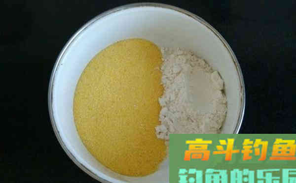 自制鲤鱼特效饵料，夏季野钓大鲤鱼必备