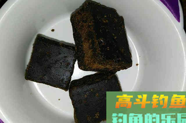 馒头加这些东西做饵料，钓鲫鱼有奇效，成本不到5块钱