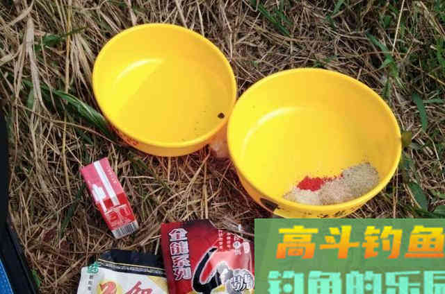在深秋野钓过程中，配饵时可以加入的一些天然添加剂