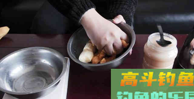 为什么钓鱼人都不愿意自制饵料，想了解内情的看这