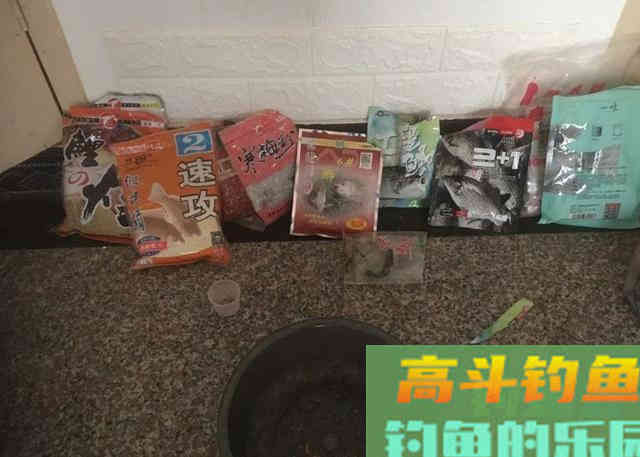 户外野钓大板鲫时，可以灵活搭配的一款饵料配方