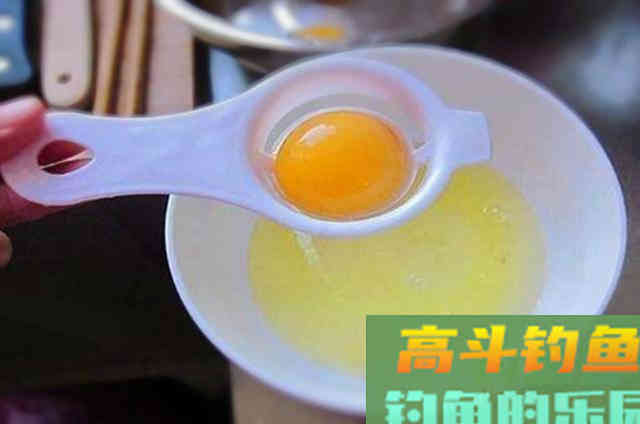 钓鲫鱼开饵，加蚯蚓粉才是最佳选择