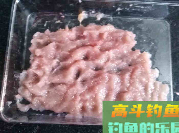 制作虾饵备战初冬钓鲫