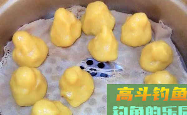 比较通用的窝头作为主料的饵料，自制了几个钓鱼窝头