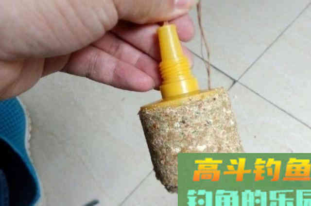 钓草鱼或鲤鱼时，可以供南方钓友选用的特效窝饵
