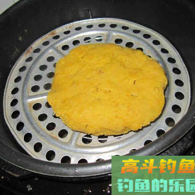 野钓环境下自制散炮，不但避小鱼，还专诱大鲫鱼