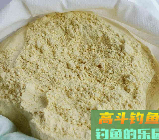 野钓环境下自制散炮，不但避小鱼，还专诱大鲫鱼