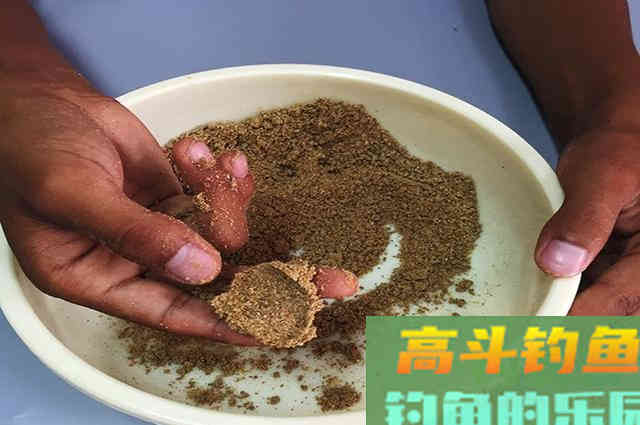 给人当了一个月的小工，偷师得到窝料饵料配方