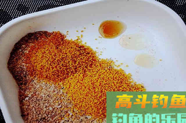 野钓鲫鱼饵料配方来袭，喜欢钓鱼的钓友别错过