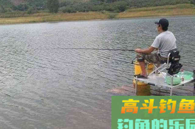 利用蚯蚓钓鱼时，加一些辅料的效果