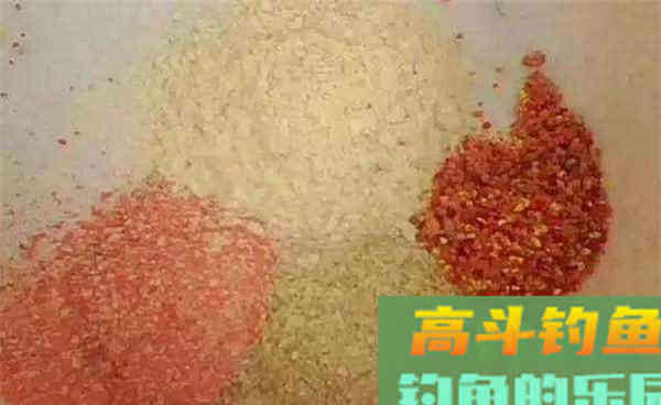 秋季钓鱼饵料为先，搭配饵料就用这些老套路