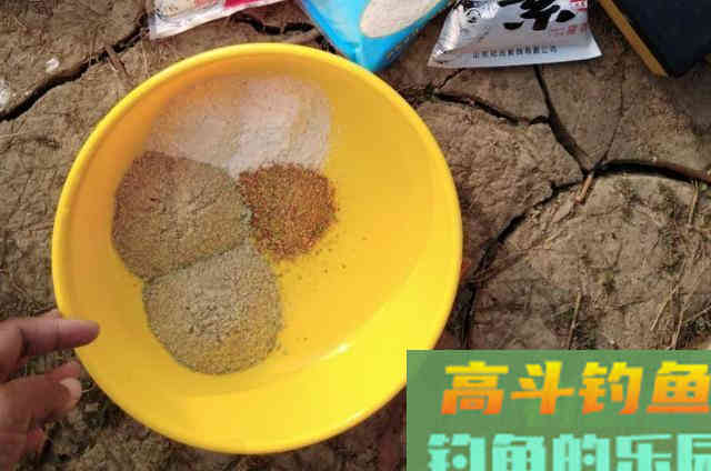 钓鲫鱼开饵，加蚯蚓粉才是最佳选择