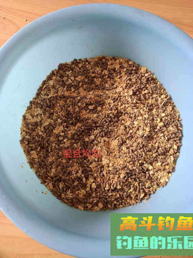 辽河海竿钓鲤鱼多年，玉米面最好用，附糟食饵配制步骤