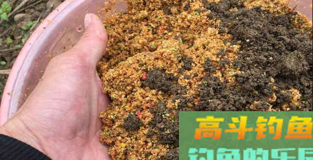 都是打窝诱鱼，新钓手和老钓友有哪些区别