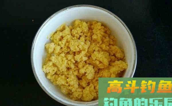 自制鲤鱼特效饵料，夏季野钓大鲤鱼必备