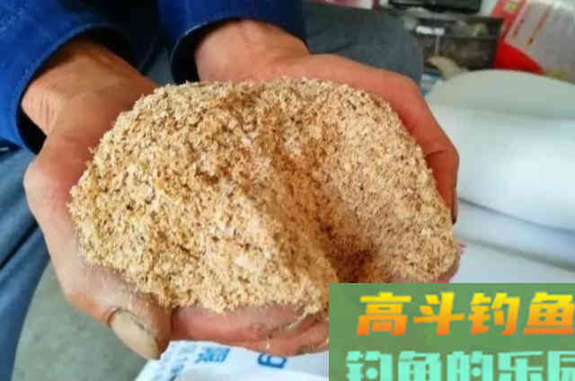 钓了二十年草鱼，不料这饵料比小药还管用