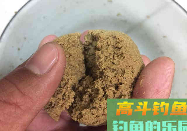 加蜂蜜能防止饵料变质？事实正相反，