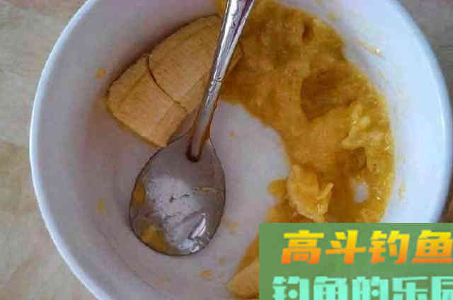 钓大鲤鱼时，要用起来的一些高效饵料配方