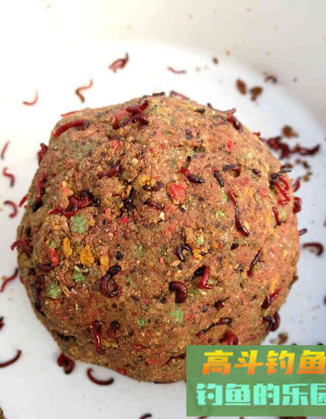 钓鱼高手们为啥咋钓都上鱼？原来用饵真是门学问