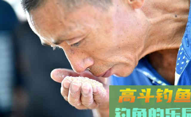 一滴见效、两滴死窝，玩好黑坑的鱼饵添加剂技巧