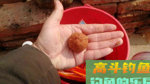 钓鱼讲究诱钓结合，这2种钓法轻松应对大小鲫鱼