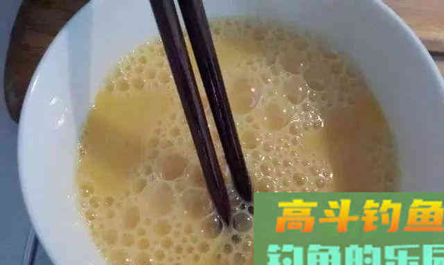 民间最土的2种鲫鱼饵料，越冷效果越好，上大板鲫