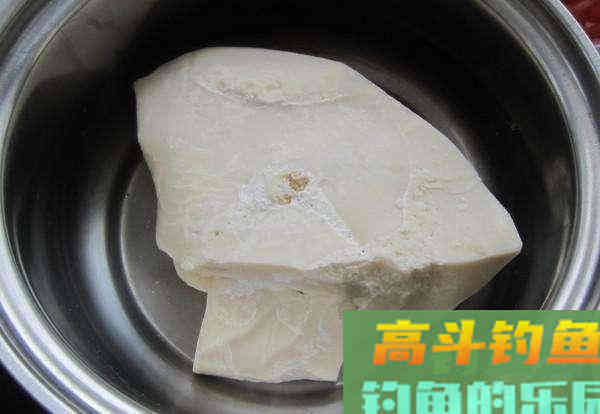 钓鱼中的两种油，在钓饵中广泛使用效果好