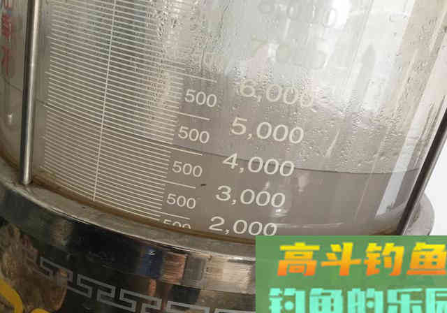 红虫和虾饵都不能用小药？别信，事实饵料均需添加剂