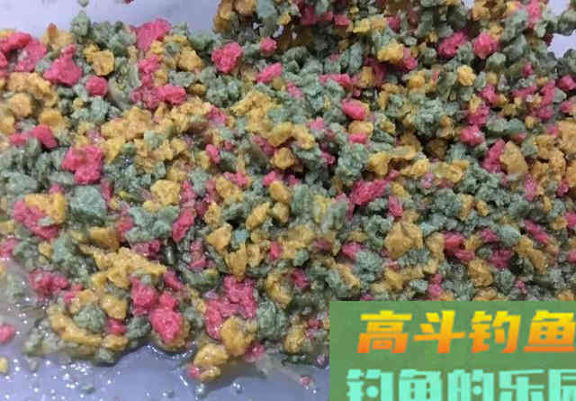 野钓鲤鱼配饵方法，既提升状态又能增强广谱性